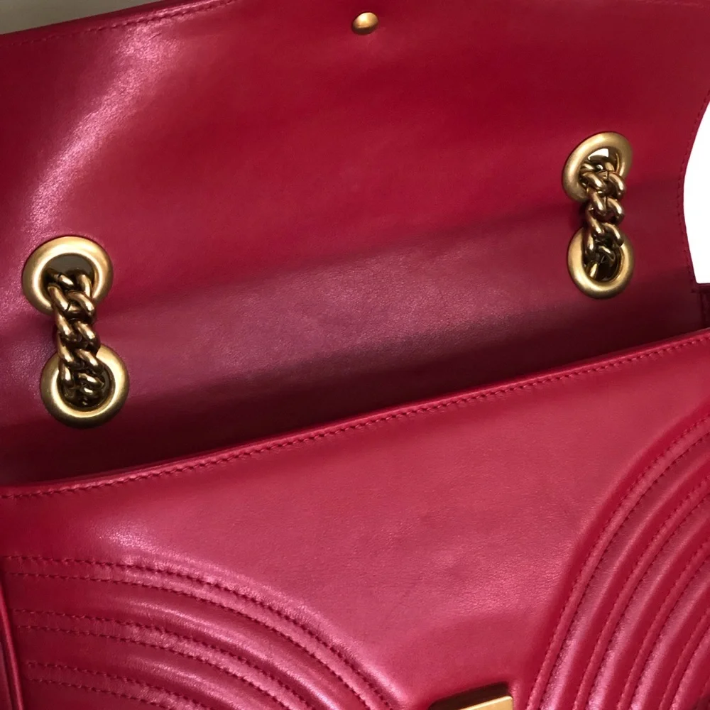 Small GG Marmont chain shoulder bag in Hibiscus Red - Picture 9 of 9